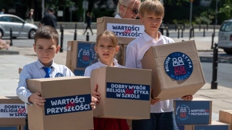 500 tysięcy podpisów w obronie religii w szkole trafiło do Sejmu