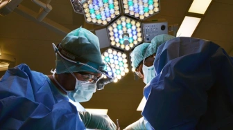 Błędy medyczne pod lupą. Dr Zych: Coraz więcej pozwów, a odszkodowania wciąż zbyt niskie