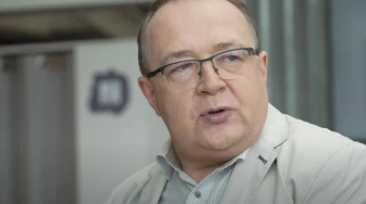 „Milczenie Łazarza” - o poezji po katastrofie, wierze i języku. Rozmowa z Piotrem Goćkiem