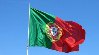 Niewiarygodne! W Portugalii socjaliści usunęli z flagi symbole religijne i historyczne