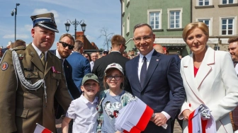„To barwy, które nas jednoczą” – prezydent Duda podczas obchodów Dnia Flagi RP