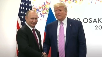 Z Internetu: Trump walczy z Rosją pomagając jej