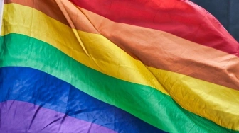 Tęczowa zgroza w niemieckim Kościele! Transmitowali queerowe „nabożeństwo”