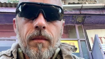 „Strefa śmierci i pajęczyny światłowodów”. Wywiad z Robertem Pożogą o medycynie frontowej, dronach i codzienności wojny na Ukrainie [Zdjęcia]