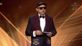 Konopka udający księdza, Łukaszewicz rozprawiający o UE.  Żenujący spektakl na Gali Orłów