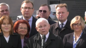 Kaczyński podczas miesięcznicy smoleńskiej: Będę się za was modlił