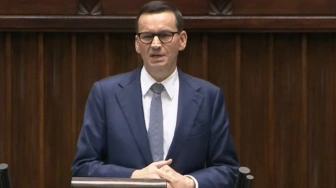 Morawiecki o Tusku: Przepychają migrantów, a my mamy zakaz fotografowania