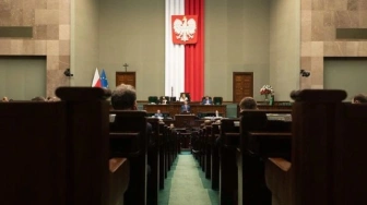 Sondaż: KO traci. Razem, PSL i Polska 2050 poniżej progu