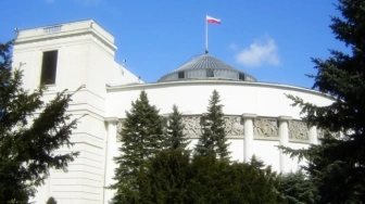 Nowy sondaż. KO prowadzi, ale układ sił może się zmienić