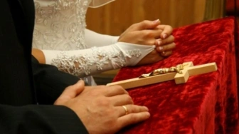 Watykan: nie dla poliamorii i poligamii, małżeństwo to związek mężczyzny i kobiety