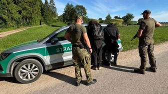 Pościg za kierowcą przewożącym migrantów. Zatrzymano 46 cudzoziemców i 7 pomocników