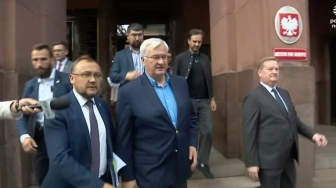 Sybiha wyszedł bez słowa z MSZ i unikał dziennikarzy