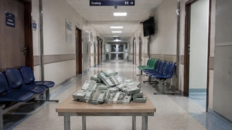 Kacprzyk zwrócił szpitalowi pół miliona, a ten... odesłał mu pieniądze