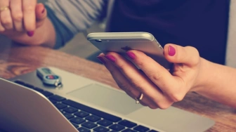 eSIM na 2025: porównanie Yesim, Airalo, Holafly, Nomad, Saily [Materiał promocyjny]