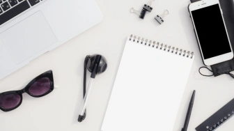 Gadżety reklamowe z logo firmy – jak projektować i zamawiać skuteczne gadżety z nadrukiem? [Materiał promocyjny]