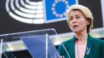 „Pełna solidarność” UE z Polską. Owacja w europarlamencie