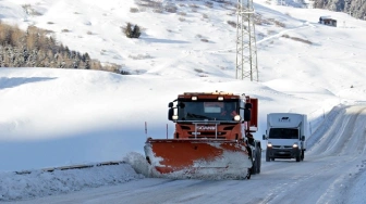 Nadciąga groźne oblicze zimy: burze śnieżne i wichury nad Polską