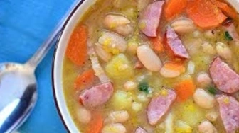 Kuchnia mojej mamy: Fasolowa na dobrej kiełbasie i wędzonym boczku