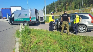 Wiozła dwóch nielegalnych imigrantów. Wszyscy zostali zatrzymani