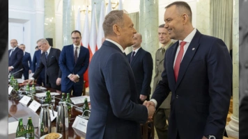 Sondaż: połowa Polaków pozytywnie ocenia Nawrockiego, a Tusk ma powód do zmartwień