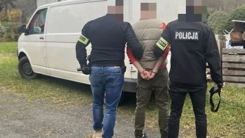 Usiłował wciągnąć nastolatkę do busa. 30-latek w rękach policji