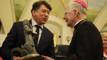 Statuetka za wierność sumieniu. Abp Marek Jędraszewski uhonorowany przez „Solidarność” Małopolski