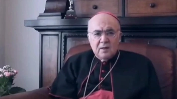 Abp Vigano: Synodalizacja Kościoła ma by narzędziem jego zniszczenia