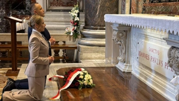 106. rocznica urodzin papieża. Prezydent modlił się przy grobie św. Jana Pawła II