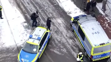 Akcja policji w Warszawie. Podejrzany o podwójne zabójstwo zabarykadował się w mieszkaniu