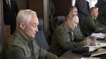 Putin miał pokazać siłę, a pokazał… dmuchany myśliwiec. Manewry Zapad-2025 kończą się kompromitacją
