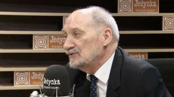 Igrzyska trwają. Prokuratura kieruje akt oskarżenia przeciwko Macierewiczowi