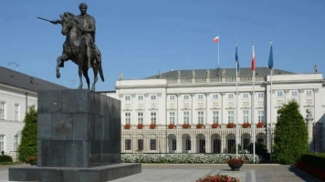 Przed Pałacem Prezydenckim stanie bożonarodzeniowa szopka spod Tatr