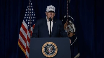 Donald Trump: Złóżcie broń albo stanie przed wami pewna śmierć