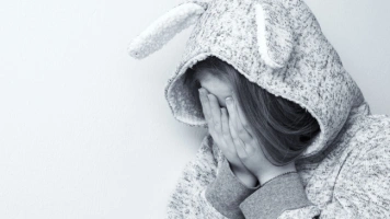 Epidemia deepfake porno w szkołach – dzieci krzywdzą dzieci