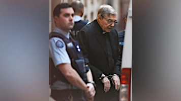 Cud za wstawiennictwem kardynała George’a Pella? Cudowne ocalenie dziecka z Arizony