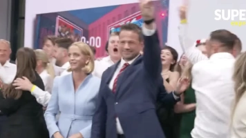 „Rano dostałem między zęby”. Trzaskowski zdradził kulisy historycznego wieczoru wyborczego