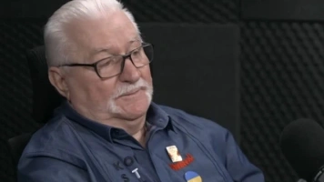 Wałęsa zdejmuje ukraińską flagę. Ostra reakcja na decyzję Zełenskiego ws. UPA