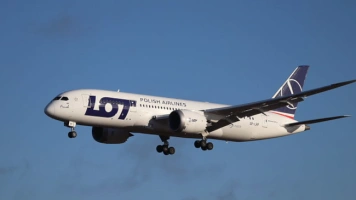 Niebezpieczny incydent nad Pruszkowem. Piorun uderzył w samolot LOT