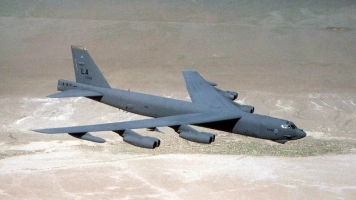 Amerykański bombowiec B-52 rozbił się w Kalifornii. Cała załoga zginęła