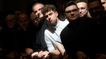 Francja: dopiero co przyjęli chrzest, a już chcą do seminarium