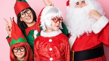 Jak stworzyć magiczną atmosferę świąt? Postaw na odpowiednie przebrania! [Materiał promocyjny]