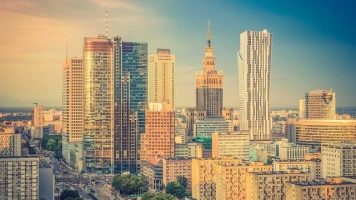 Hotele w centrum Warszawy: gdzie zatrzymać się, by być blisko atrakcji miasta