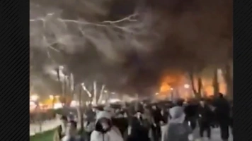 Abdanan w ogniu protestów. Iran na krawędzi najpoważniejszego kryzysu od lat