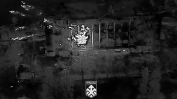 Flaga Ukrainy po zaciętych walkach wraca nad ratusz Kupiańsku