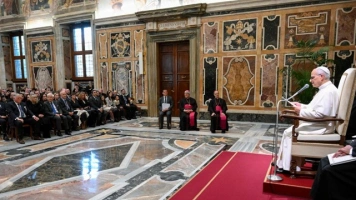 Papież: w procesach o stwierdzenie nieważności małżeństwa miłosierdzie i sprawiedliwość niech się uzupełniają