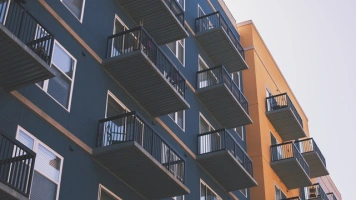 Balkon w cenie mieszkania? Nowelizacja ustawy budzi niepokój