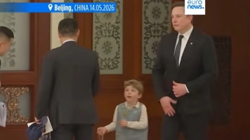 Elon Musk z synem w Pekinie. „Dzieci nie są ciężarem — są przyszłością” [Wideo]