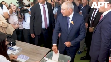 Paszynian umacnia władzę pomimo presji Rosji. Ormianie postawili na Zachód