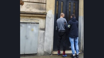 Ukrainiec z nożem w centrum Krakowa. Groźby wobec youtubera i szybka reakcja służb