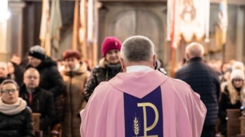 Niedziela „Gaudete” i symbol różowego ornatu. Na czym polega radość chrześcijanina?